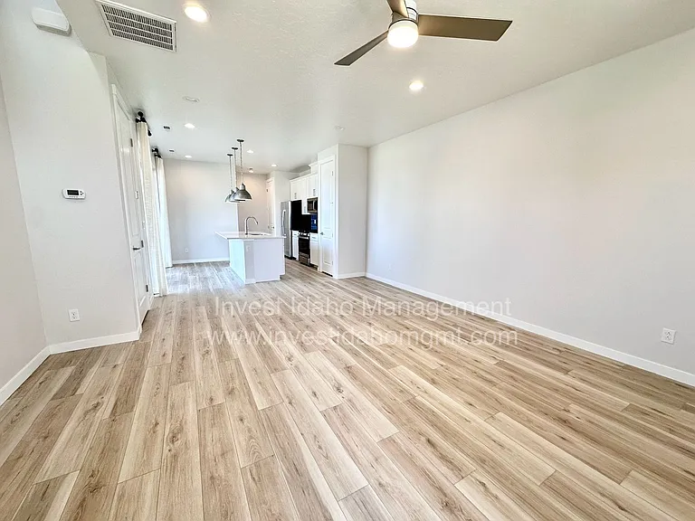 385 N Stone Canyon Ln — Photo 10