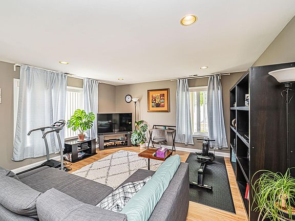 2nd image of 1553 Cove Dr Unit 1553