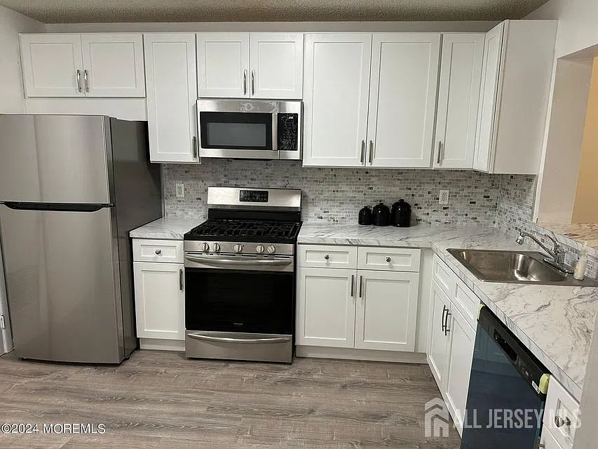 2 bed, 2.5 bath, 1332 sqft, $2,500 — Photo 2