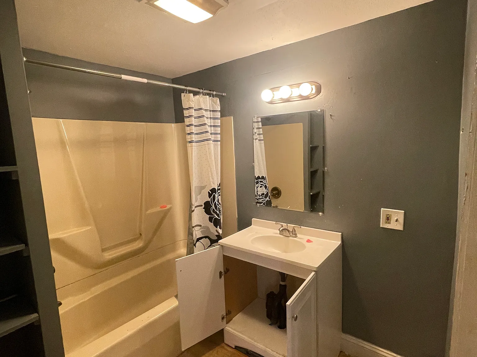 2 bed, $1,600 — Photo 3