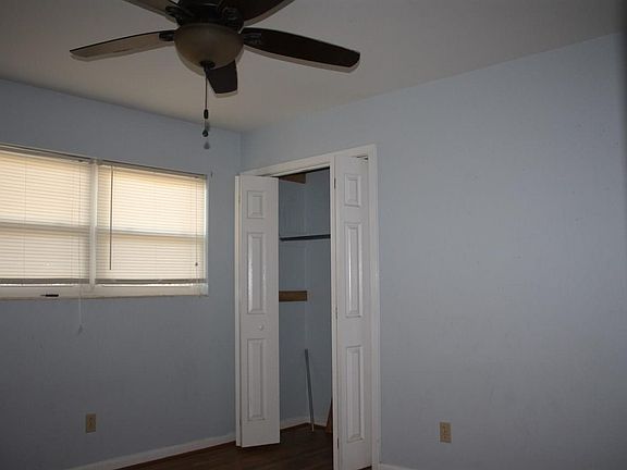 3rd image of 6040 NE Bradshaw St