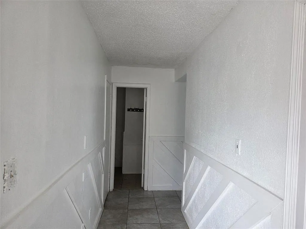 Building Photo - 401 SE 12th St #156