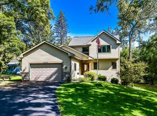 20W070 Timber Trails Rd, Downers Grove, IL 60516