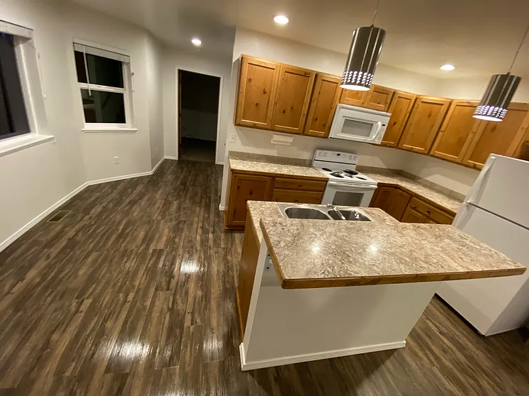 504 Thomsen Ave #504 — Photo 12