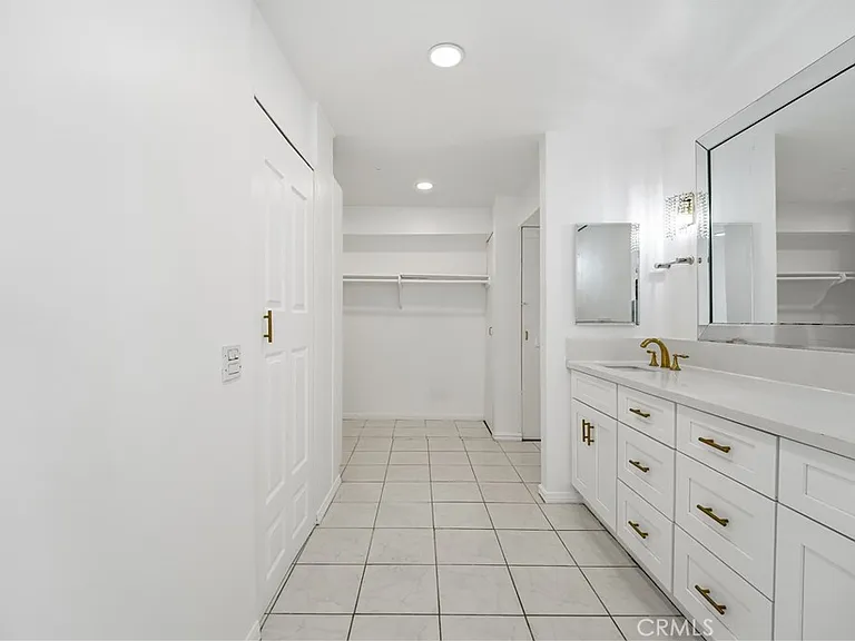 5301 Balboa Blvd #F7 — Photo 27