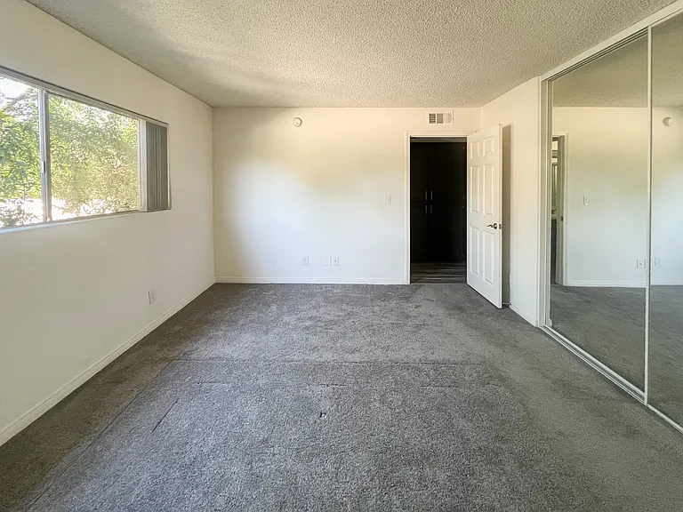4077-4083 Tujunga Ave #202 — Photo 13