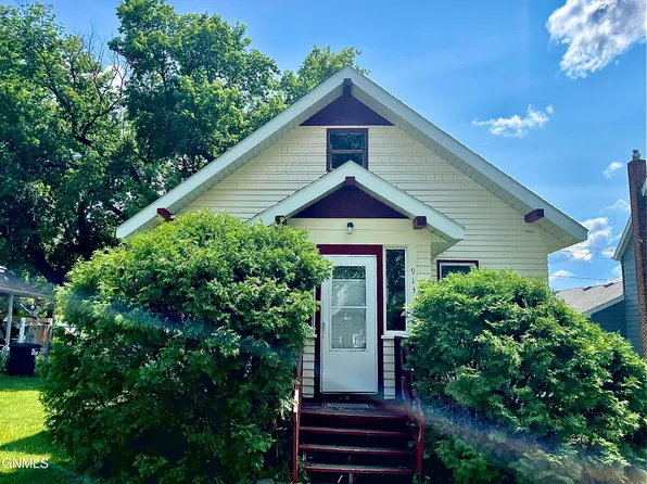 913 Cedar Ave, Harvey, ND 58341