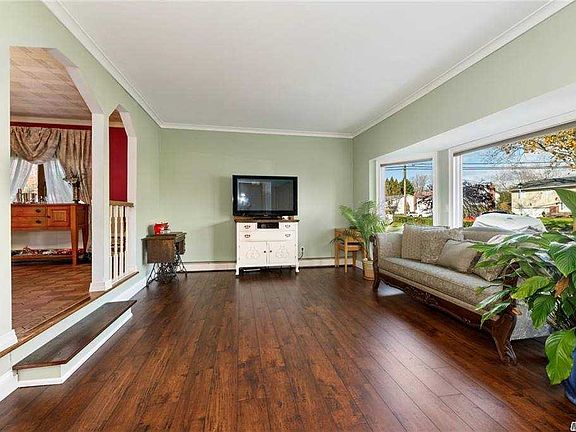 3rd image of 22 Winslow Ln