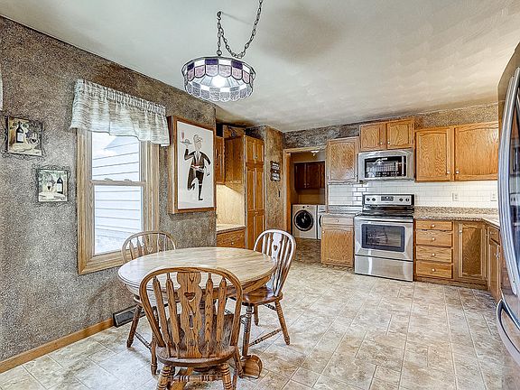 3rd image of 160 W Fairfield Ct