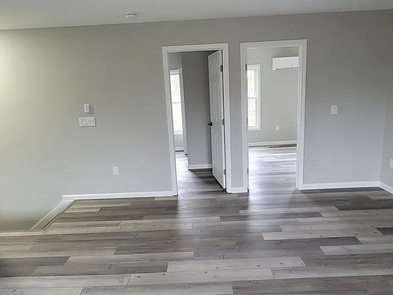1351 E Mound St — Photo 12