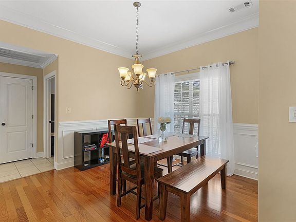 3rd image of 226 Willow Springs Dr