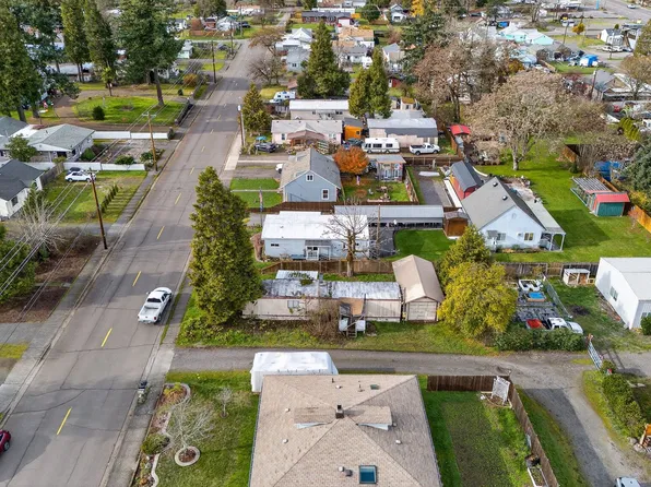 47521 School St, Oakridge, OR 97463