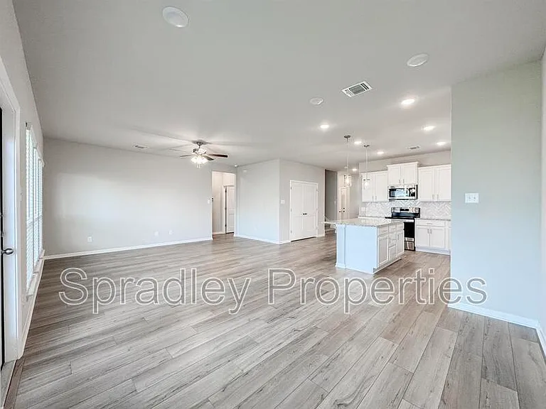 2716 Fox River Dr — Photo 9