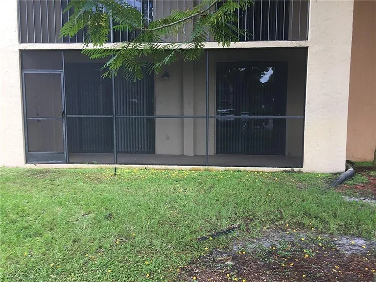 8065 SW 107th Ave #108 — Photo 12