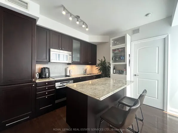 1 Bedford Rd, Toronto, ON