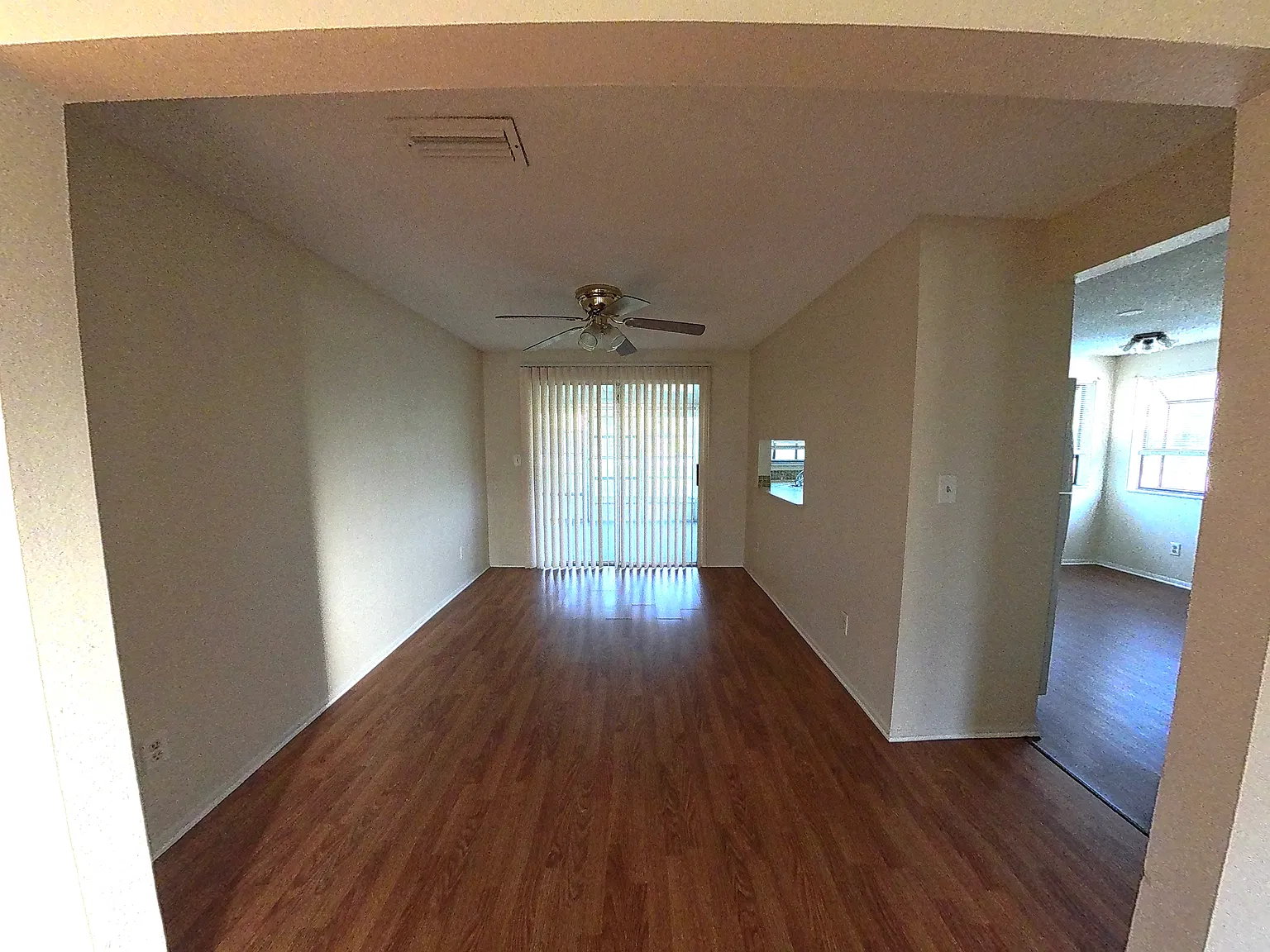 2 bed, 1109 sqft, $1,695 — Photo 4