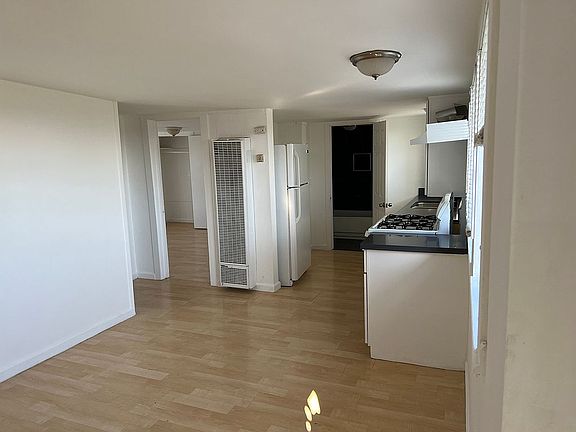 5th image of 2136 19th Ave