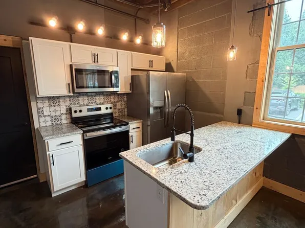 210 S Railroad St #101, Hanover, PA 17331