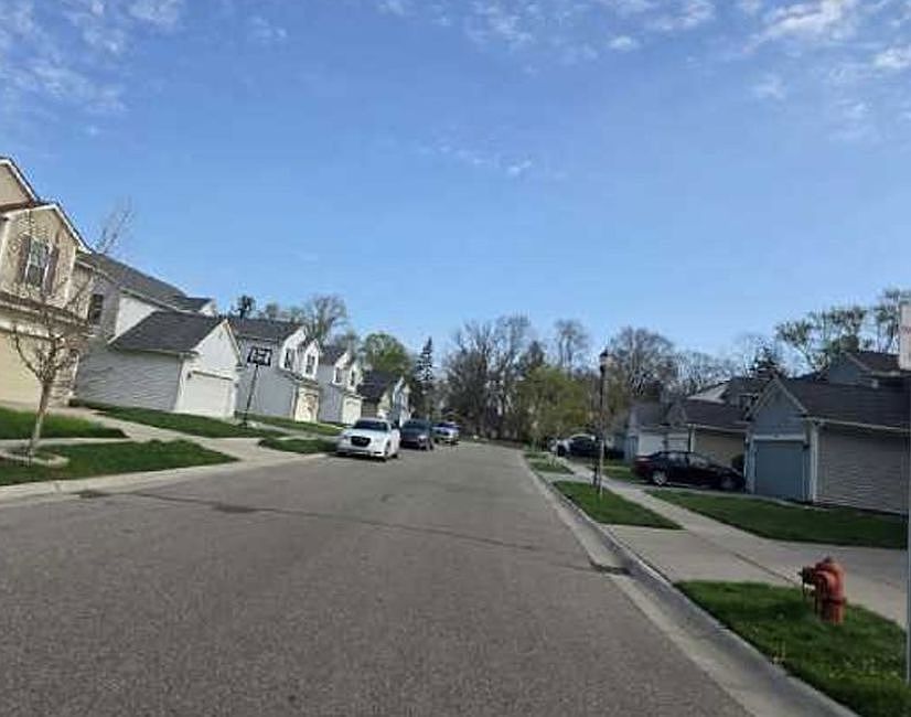 Exterior Neighborhood (street photo)