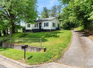 1211 11th St NW, Hickory, NC 28601