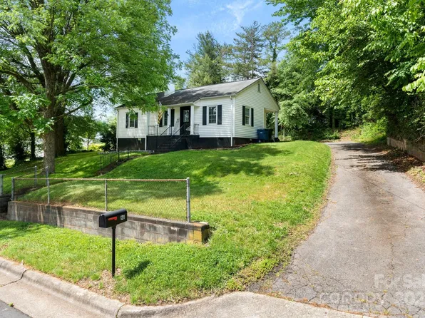 1211 11th St NW, Hickory, NC 28601