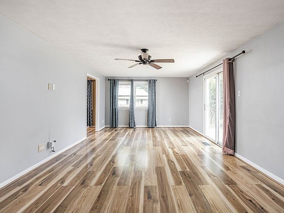 5th image of 1728 W 72nd Pl