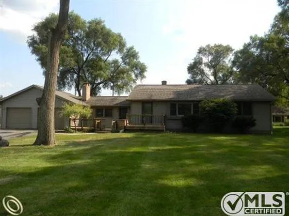4506 River Hills Ct, Brighton, MI 48114