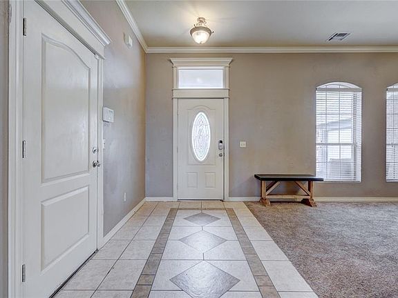 5th image of 821 Justin Dr