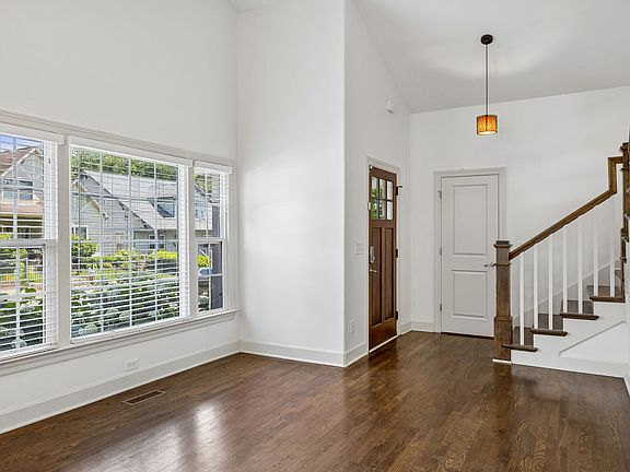 3rd image of 1011 Bate Ave