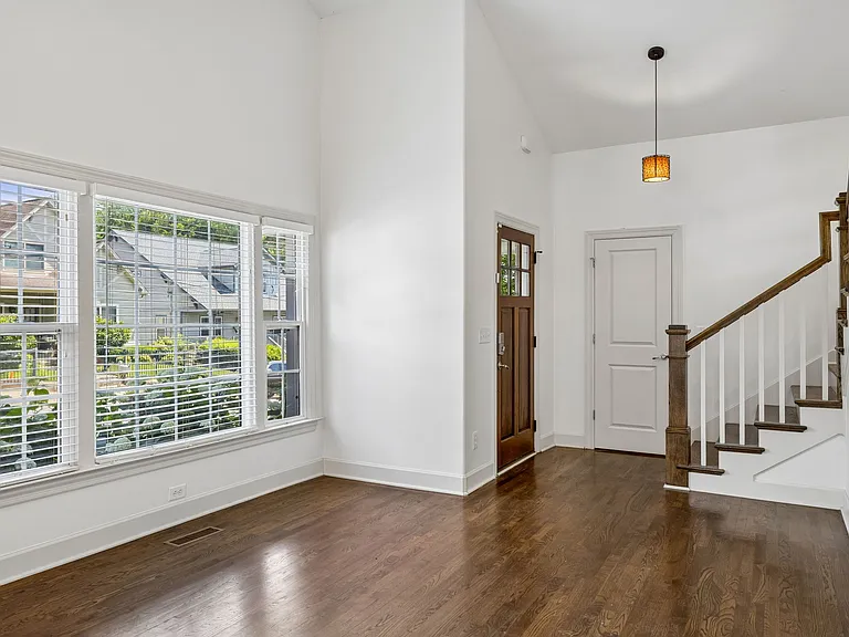 1011 Bate Ave — Photo 3