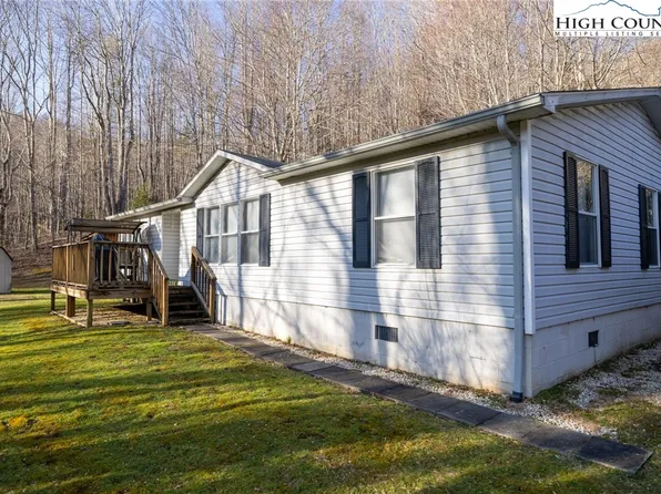 404 W Calhoun Road, Lansing, NC 28643