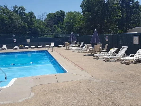 65 Greentree Ln APT 47, Weymouth, MA 02190