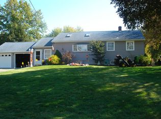 38 Heather Hills Dr, Oak Ridge, NJ 07438