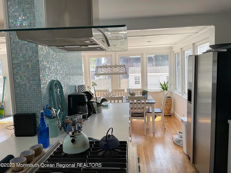 17 1st Ave — Photo 26