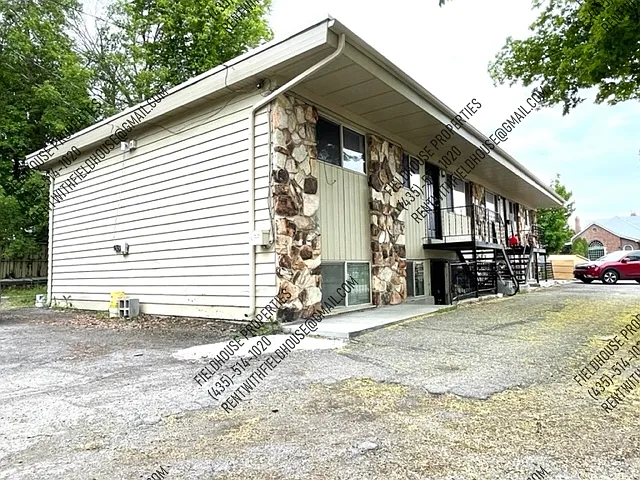 571 E 500 N #4 — Photo 3