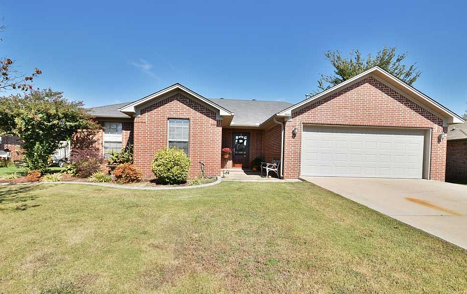 1st image of 2830 Makenzie Dr