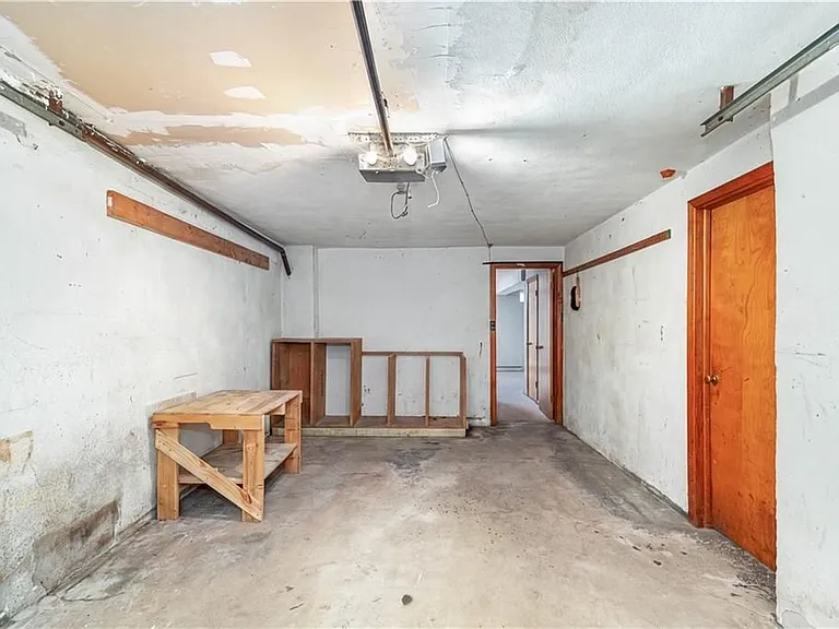 51 Ambrose St — Photo 46
