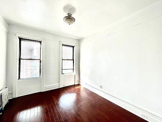 2nd image of 28 Saint Nicholas Pl APT 4A