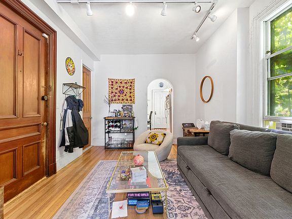 4th image of 45 Rutland St APT 3