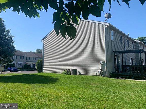 3rd image of 111 Canberra Ct