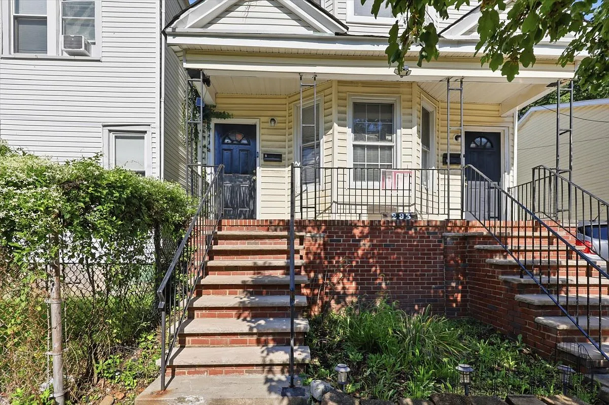 2 bed, $2,100 — Photo 1
