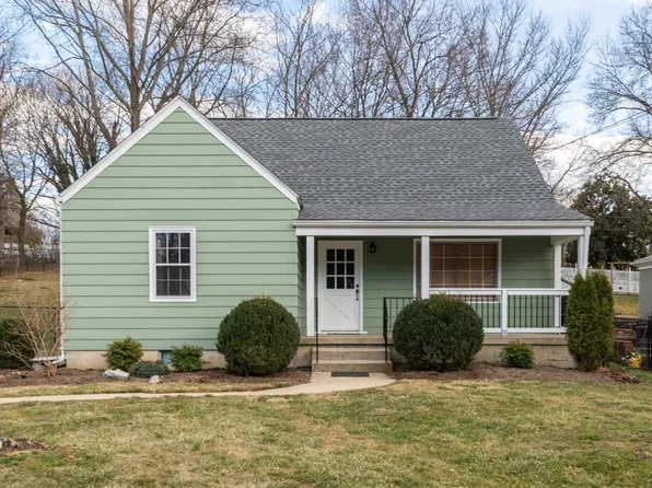 444 College Cres, Staunton, VA 24401