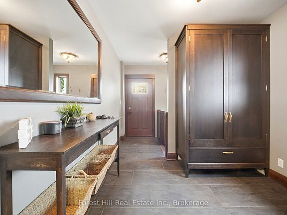 4th image of 39 Broadview Ave