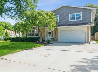1143 N Smith Rd, Palatine, IL 60067