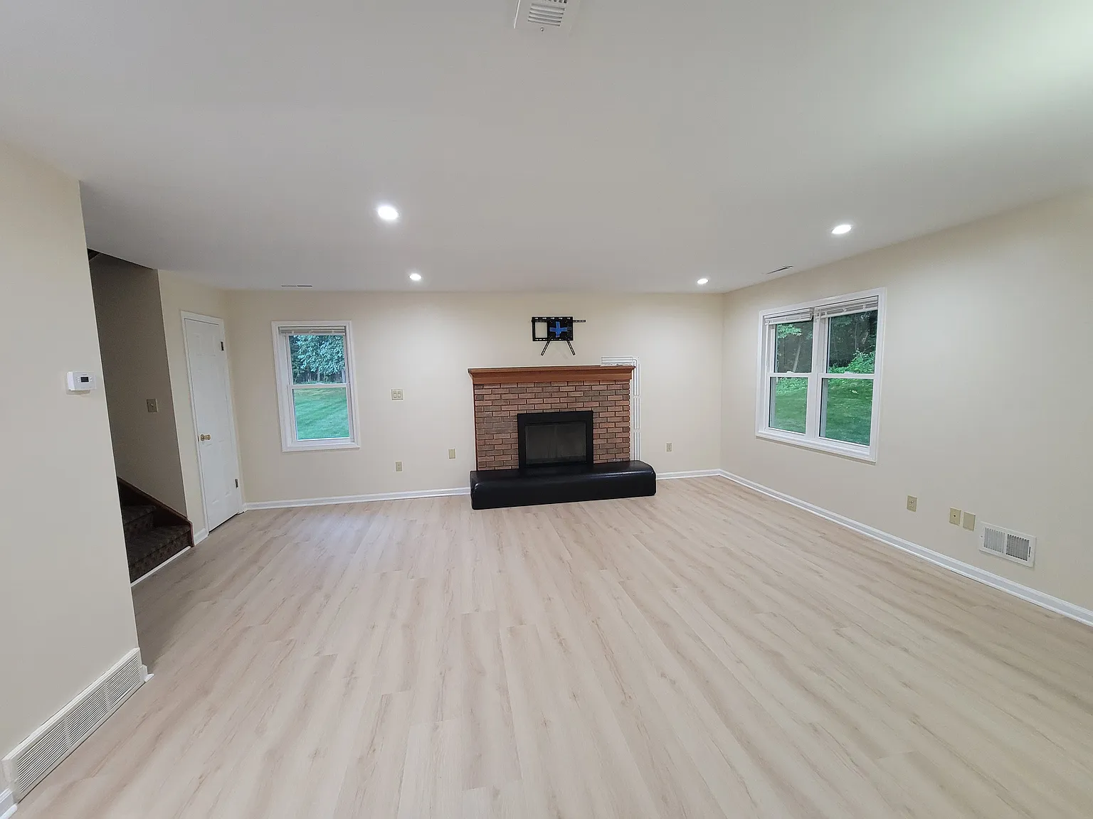 3 bed, 2.5 bath, 1319 sqft, $2,500 — Photo 4