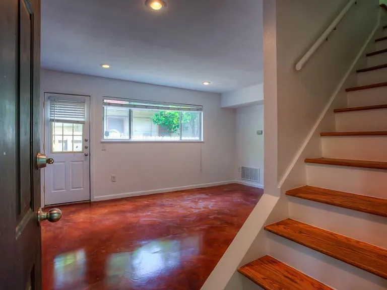 610 Franklin Blvd #C — Photo 3
