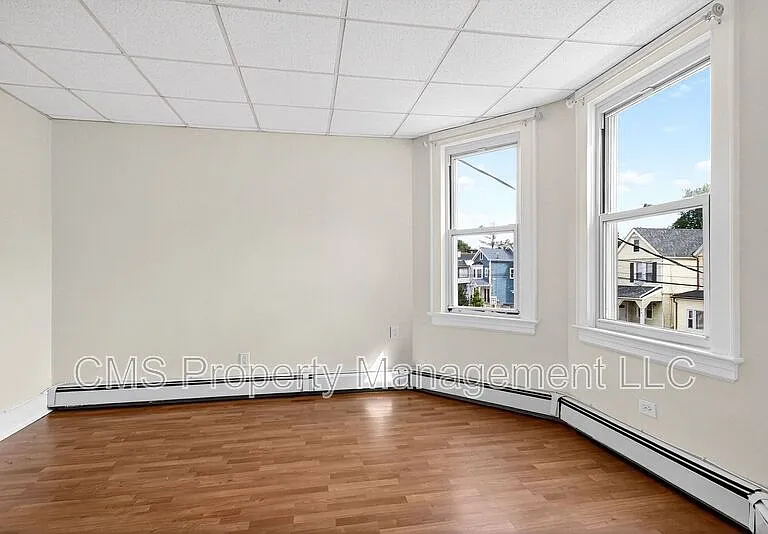 49 Welland Ave #2 — Photo 9