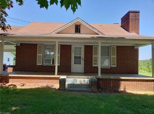 2586 & 2592 W Pine St, Mount Airy, NC 27030