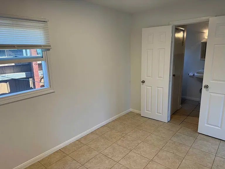 902 Tait St #4 — Photo 8