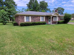 910 Grand Ave, Leakesville, MS 39451